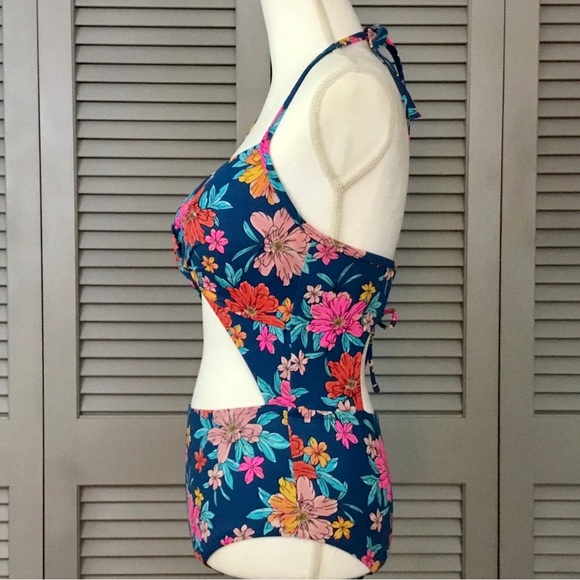 NWOT Shade & Shore Cutout One Piece Swimsuit - Picture 5 of 9